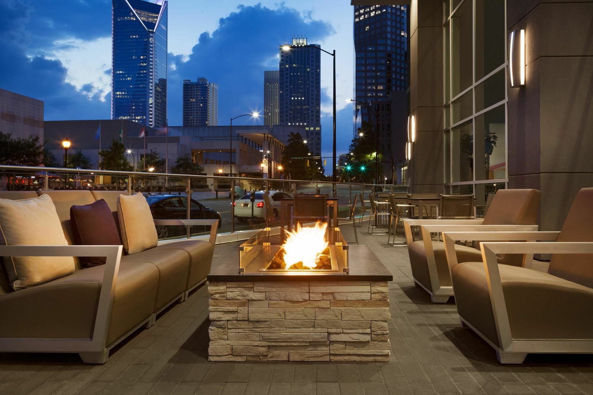 Embassy Suites By Hilton Charlotte Uptown Kültér fotó